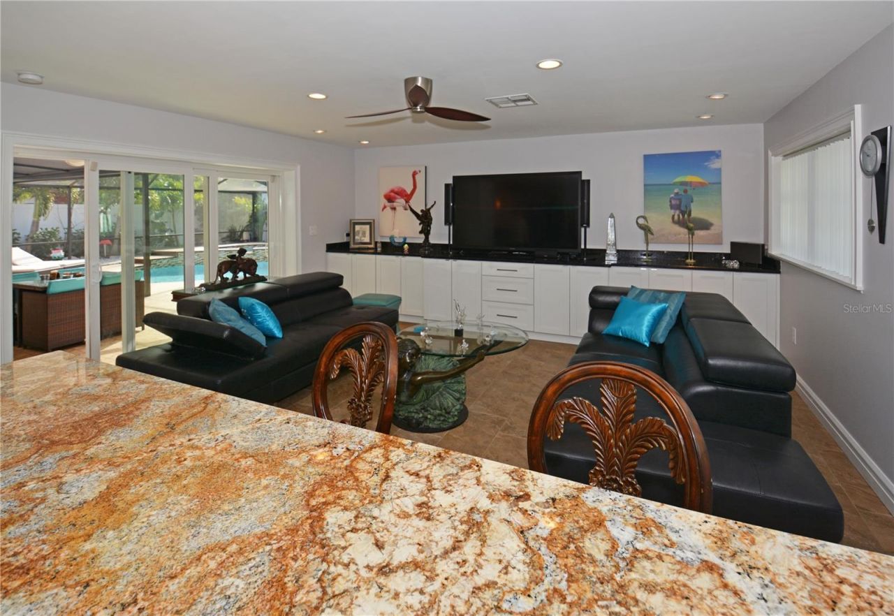 7020 Mango Avenue S, Saint Petersburg, FL 33707 Photo
