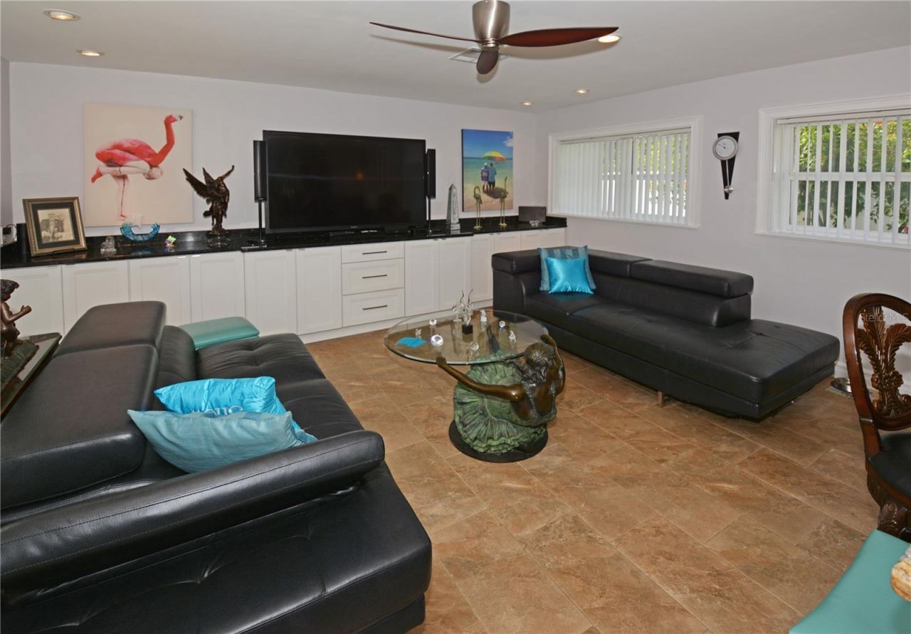 7020 Mango Avenue S, Saint Petersburg, FL 33707 Photo