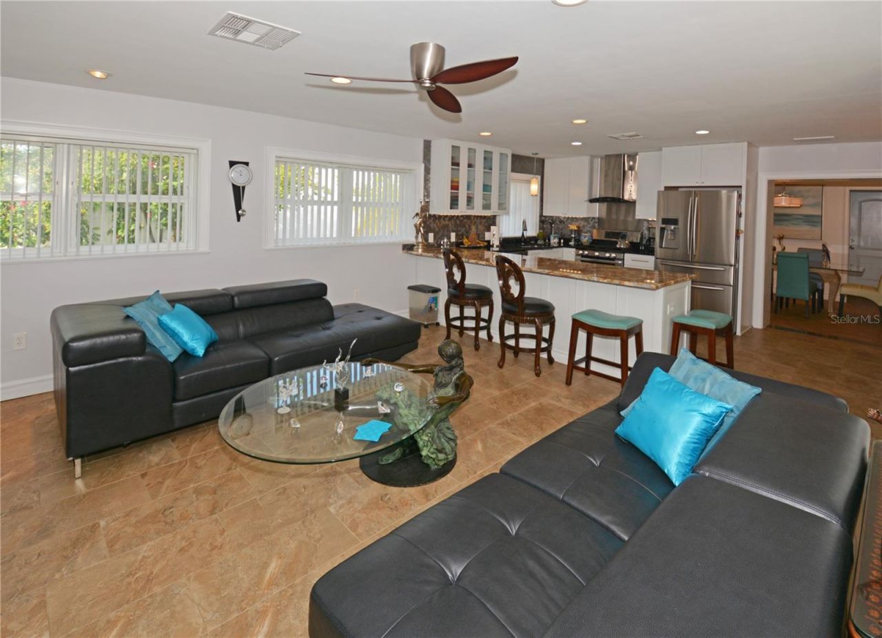 7020 Mango Avenue S, Saint Petersburg, FL 33707 Photo