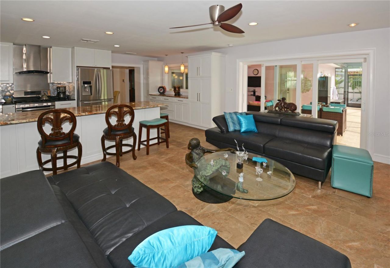 7020 Mango Avenue S, Saint Petersburg, FL 33707 Photo