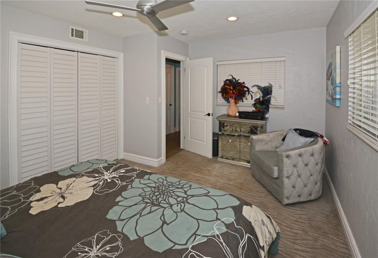 7020 Mango Avenue S, Saint Petersburg, FL 33707 Photo