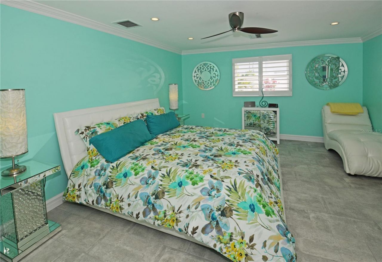 7020 Mango Avenue S, Saint Petersburg, FL 33707 Photo