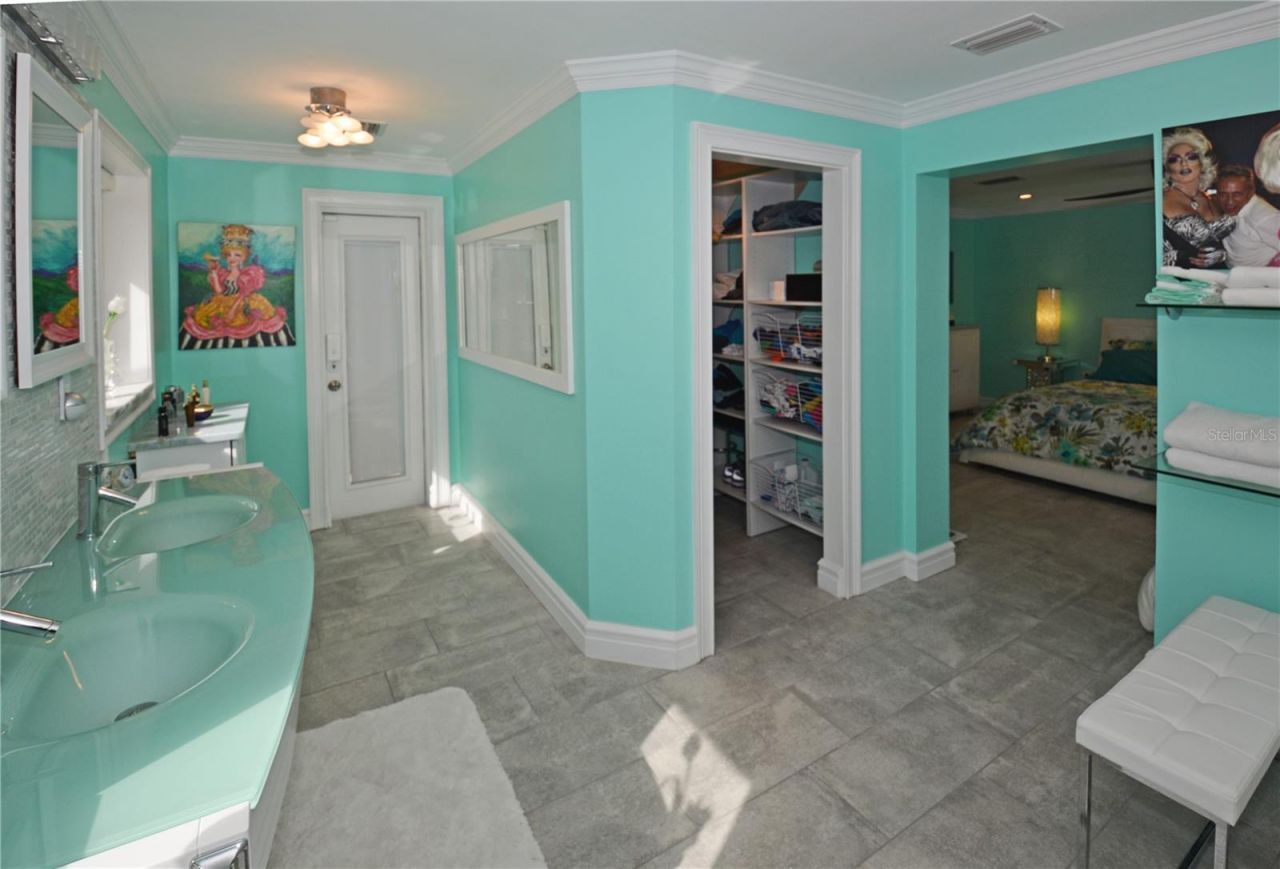 7020 Mango Avenue S, Saint Petersburg, FL 33707 Photo