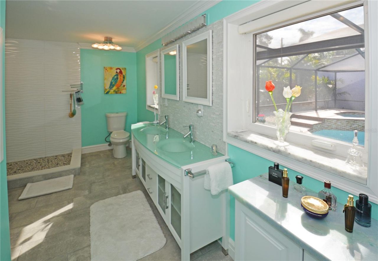 7020 Mango Avenue S, Saint Petersburg, FL 33707 Photo