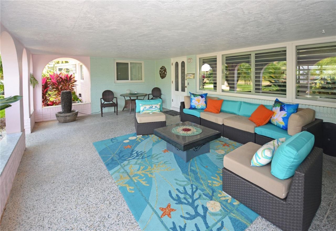 7020 Mango Avenue S, Saint Petersburg, FL 33707 Photo