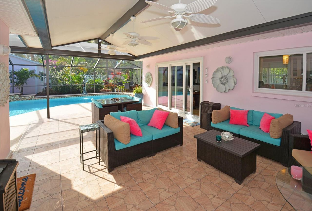 7020 Mango Avenue S, Saint Petersburg, FL 33707 Photo