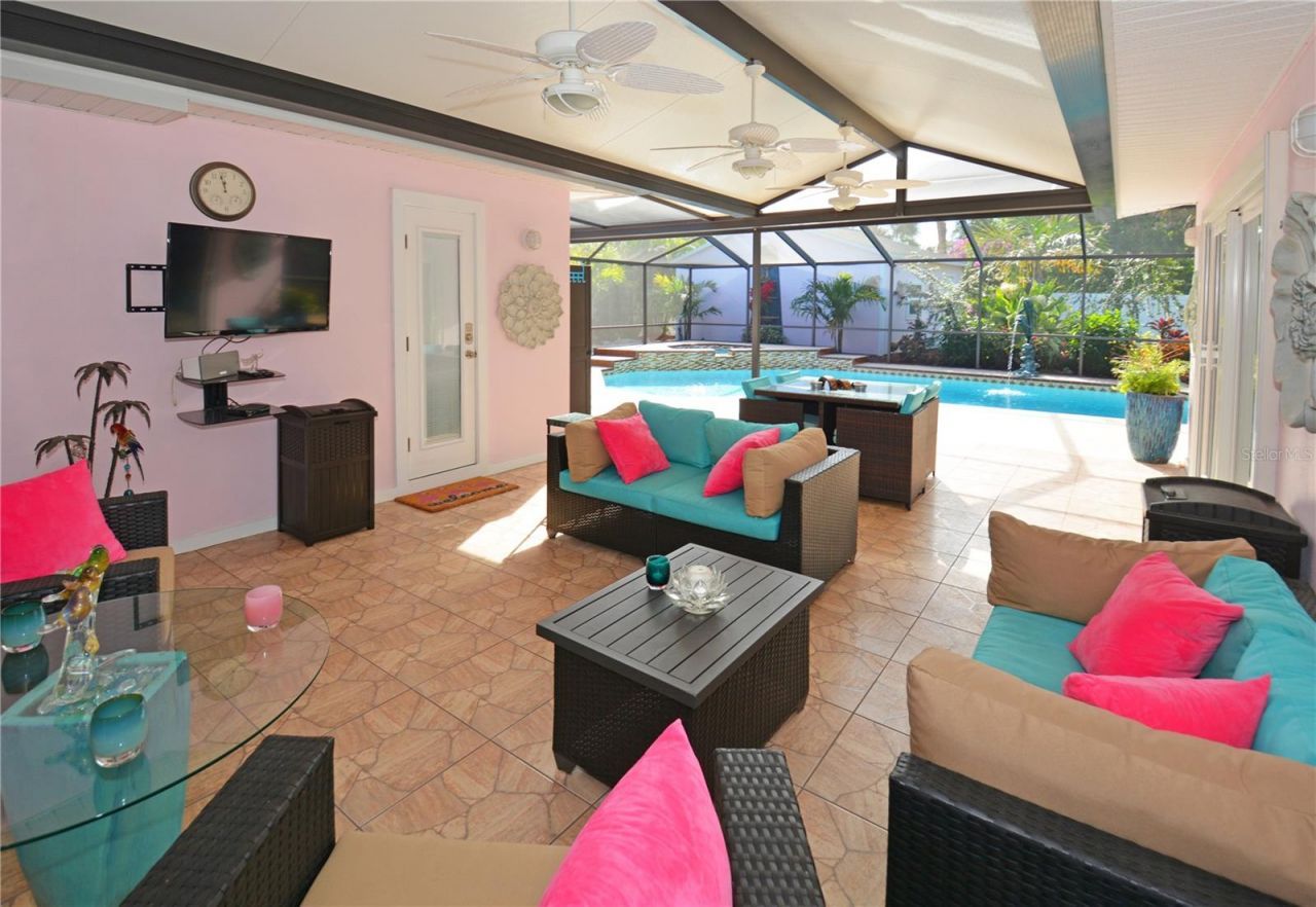 7020 Mango Avenue S, Saint Petersburg, FL 33707 Photo