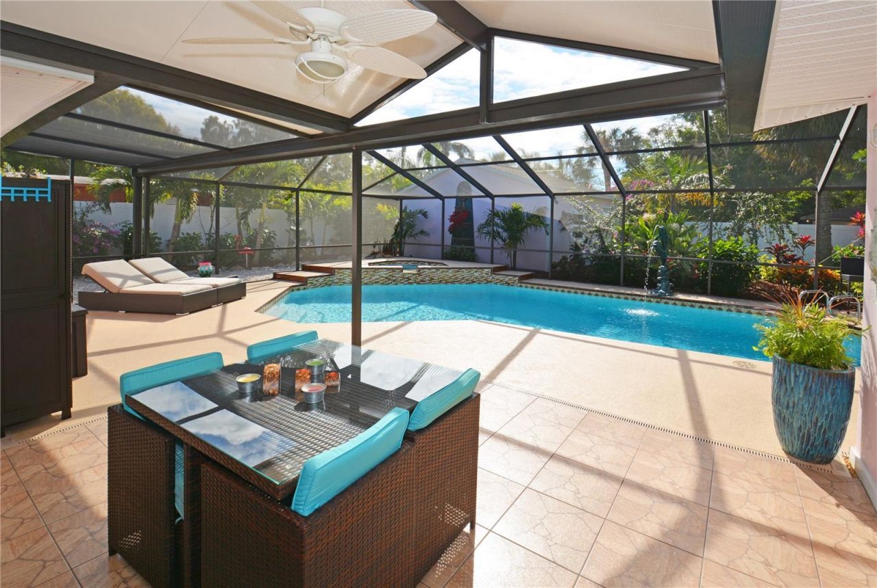 7020 Mango Avenue S, Saint Petersburg, FL 33707 Photo