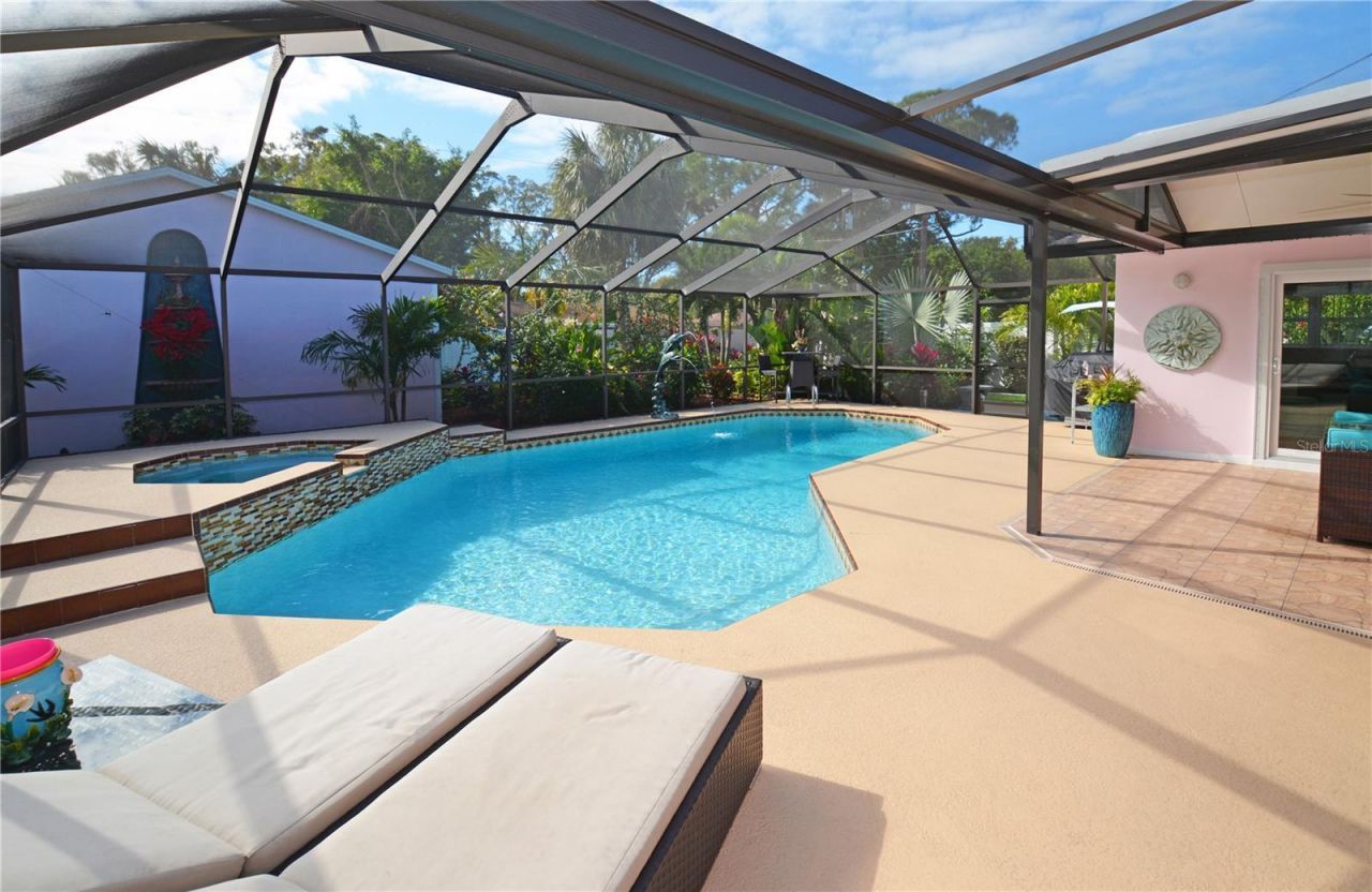 7020 Mango Avenue S, Saint Petersburg, FL 33707 Photo