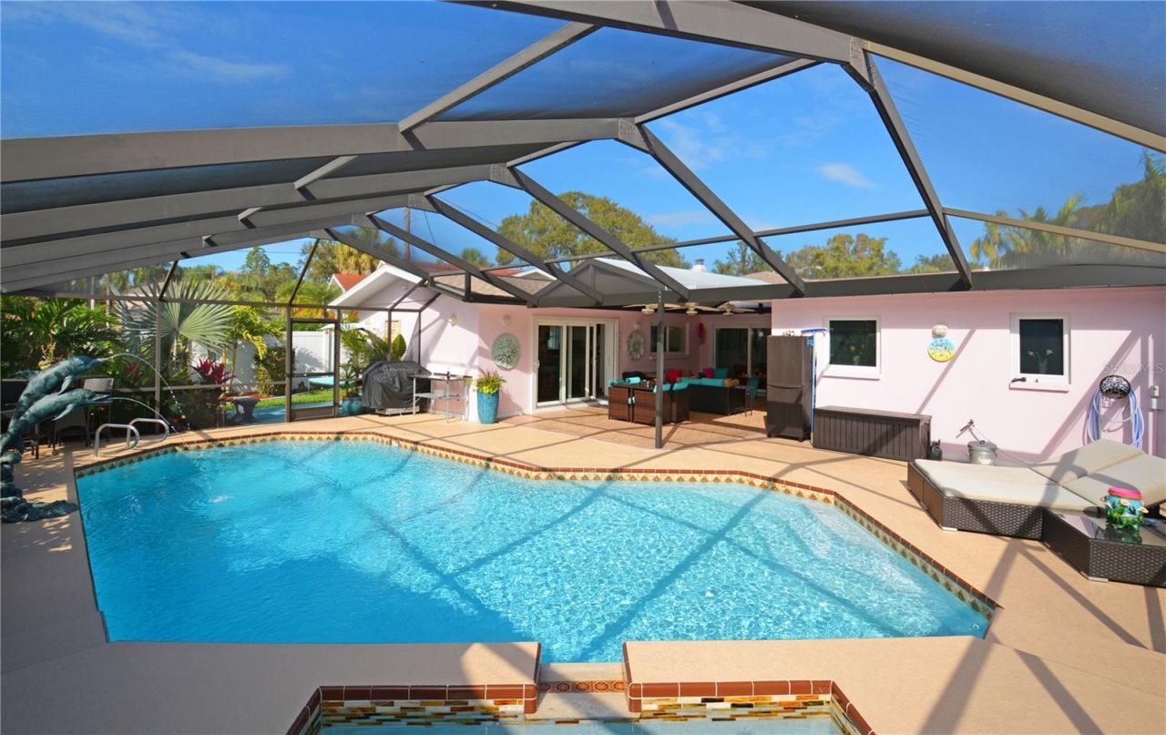 7020 Mango Avenue S, Saint Petersburg, FL 33707 Photo