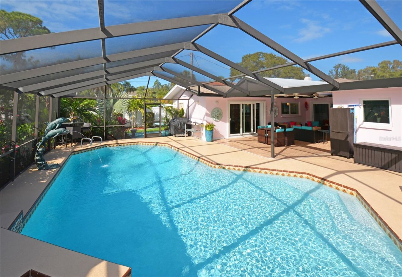 7020 Mango Avenue S, Saint Petersburg, FL 33707 Photo
