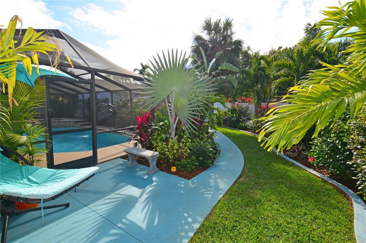 7020 Mango Avenue S, Saint Petersburg, FL 33707 Photo