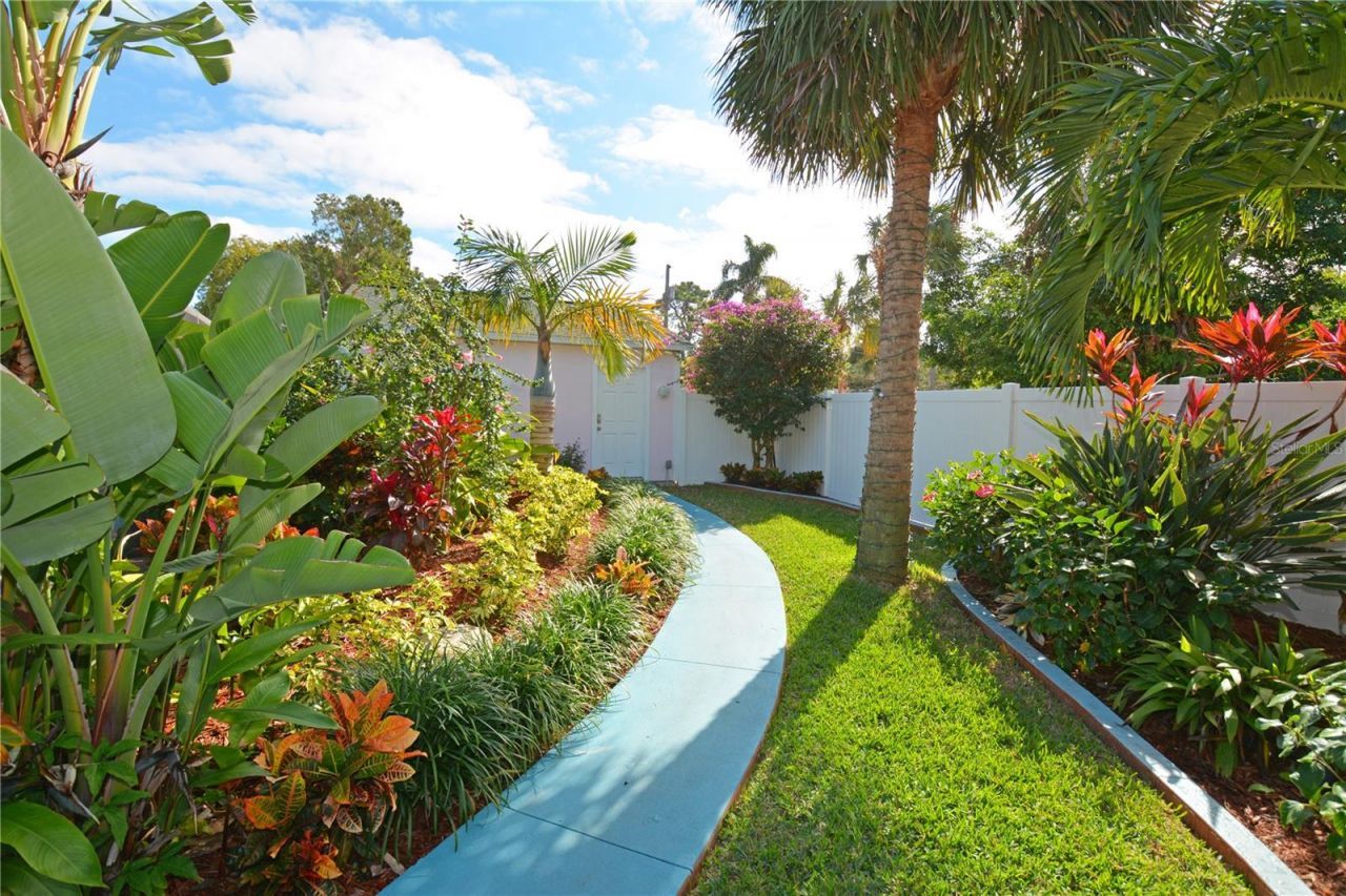 7020 Mango Avenue S, Saint Petersburg, FL 33707 Photo