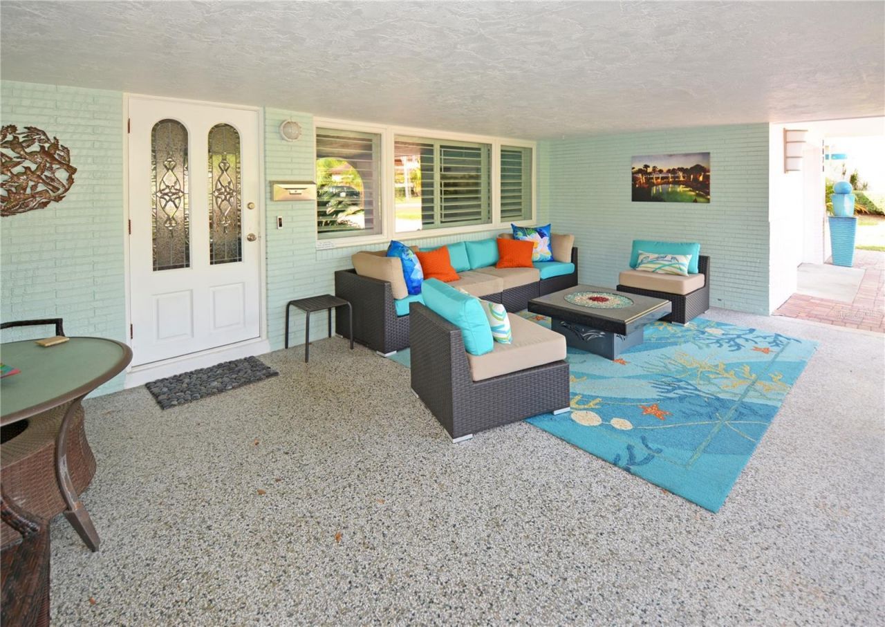 7020 Mango Avenue S, Saint Petersburg, FL 33707 Photo