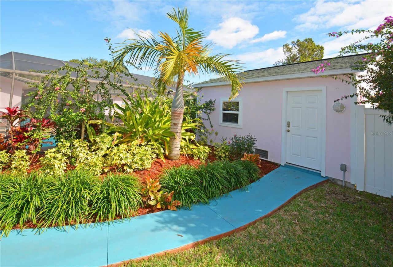 7020 Mango Avenue S, Saint Petersburg, FL 33707 Photo