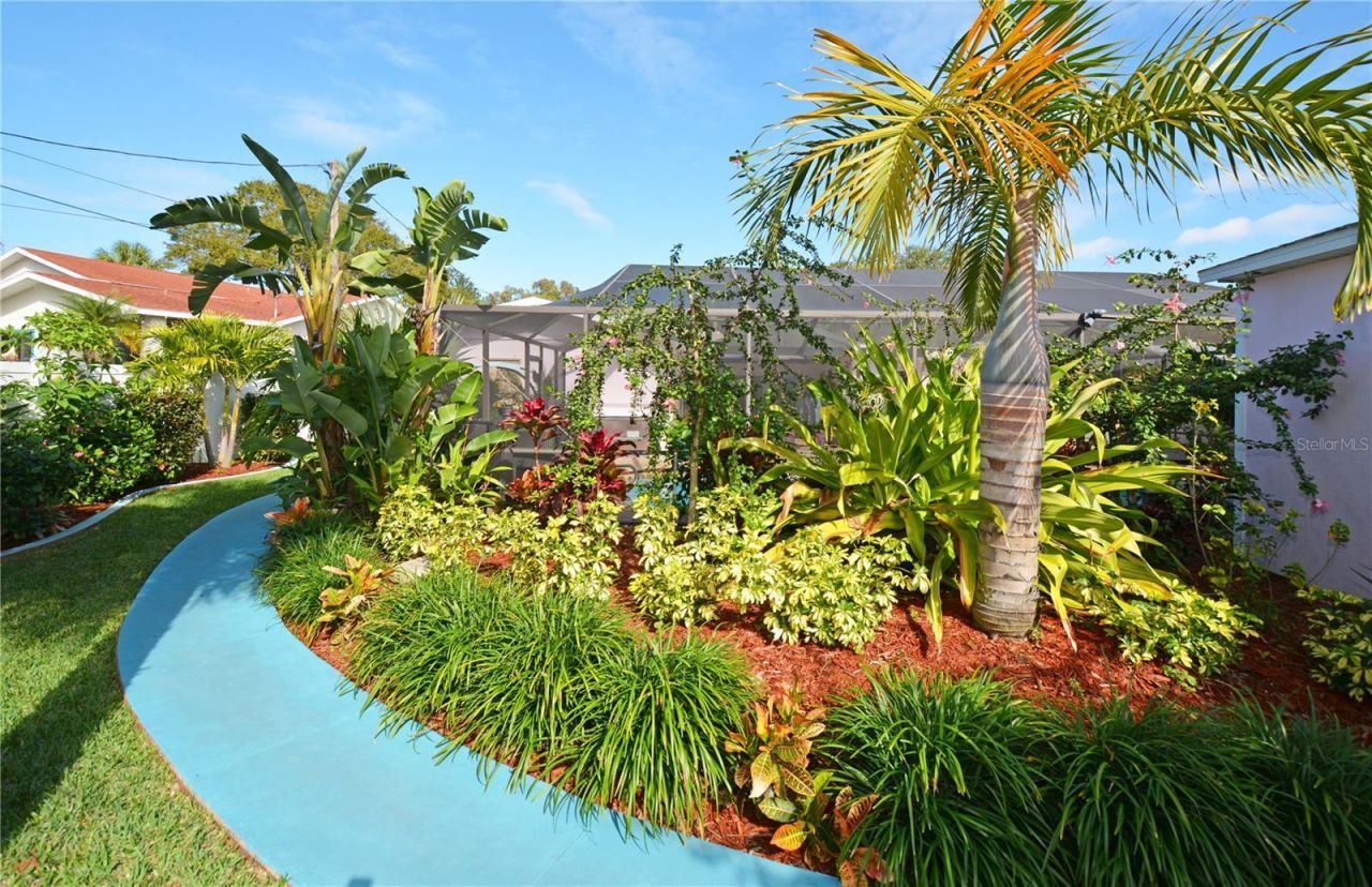 7020 Mango Avenue S, Saint Petersburg, FL 33707 Photo