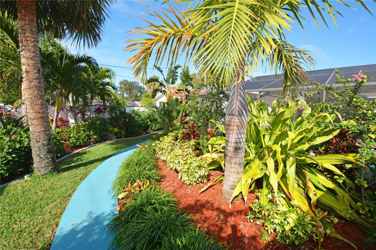 7020 Mango Avenue S, Saint Petersburg, FL 33707 Photo
