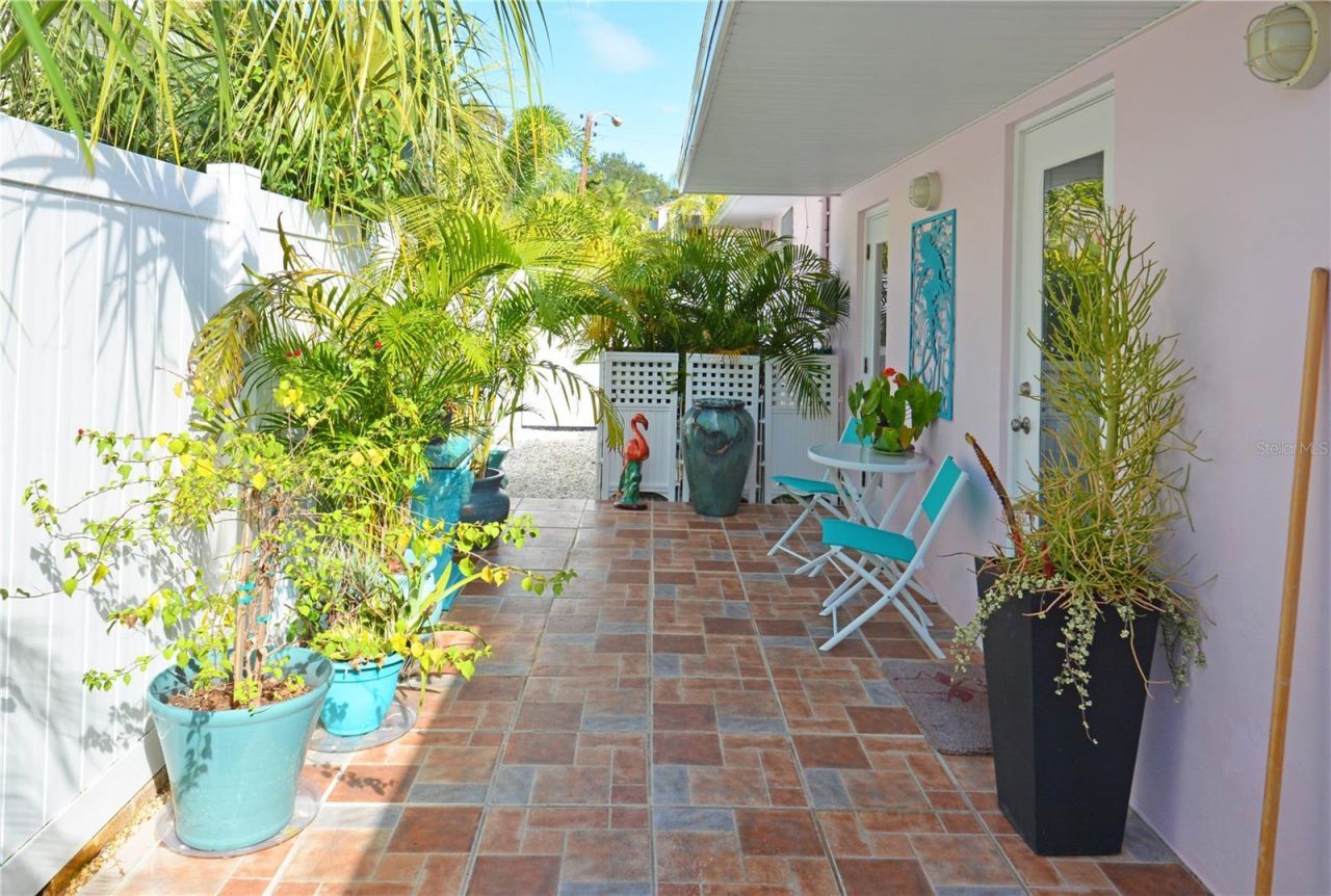 7020 Mango Avenue S, Saint Petersburg, FL 33707 Photo
