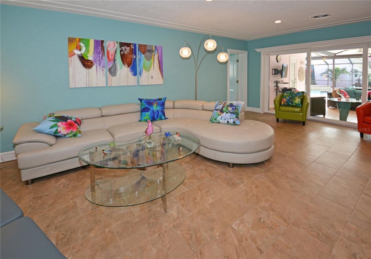 7020 Mango Avenue S, Saint Petersburg, FL 33707 Photo