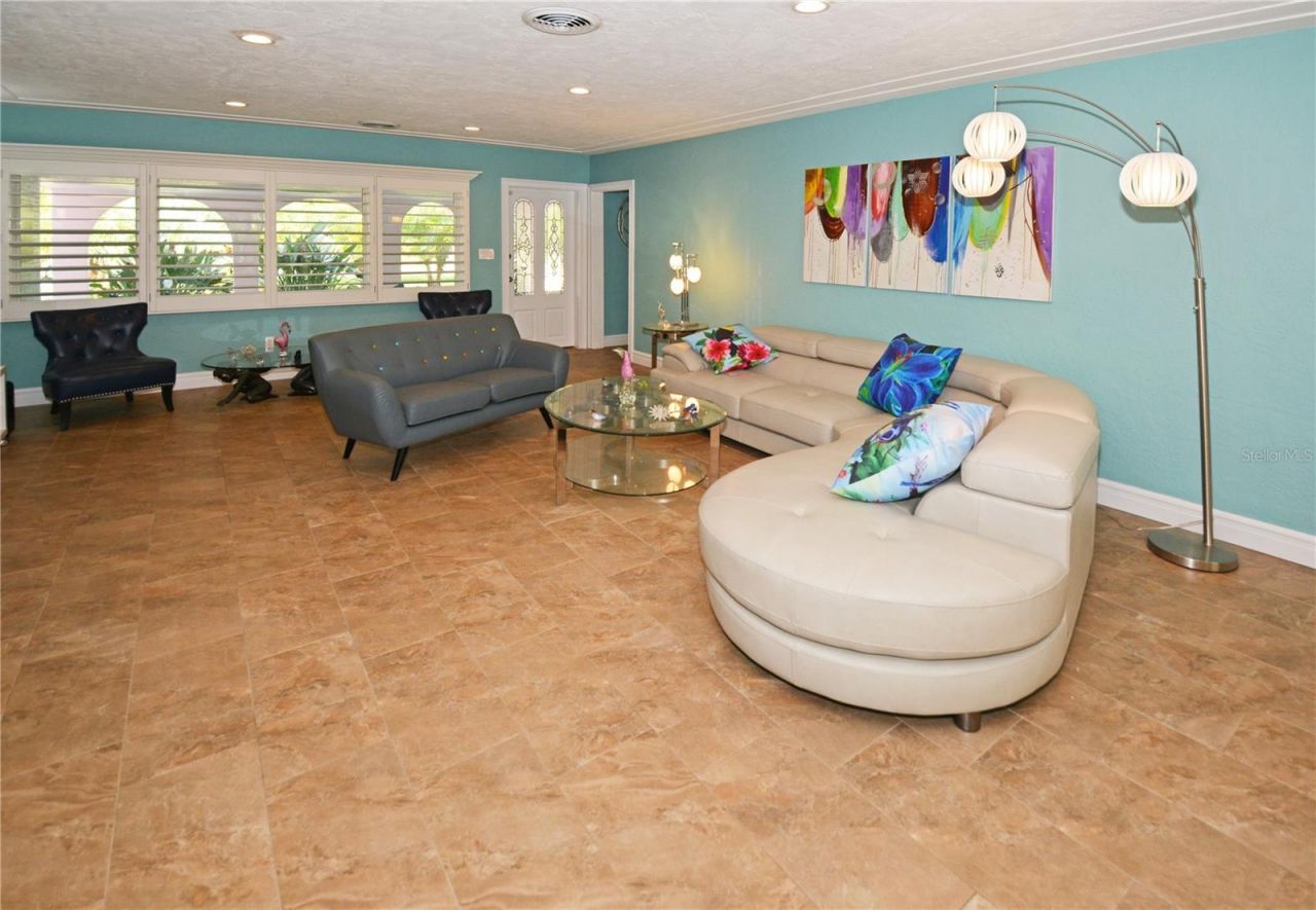 7020 Mango Avenue S, Saint Petersburg, FL 33707 Photo