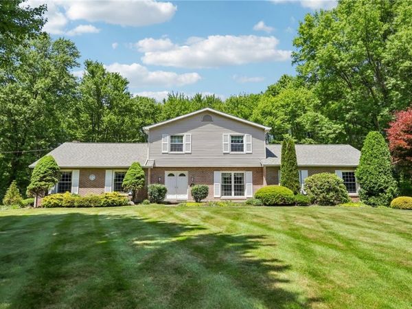 757 Enterprise Rd , Grove City, PA 16127