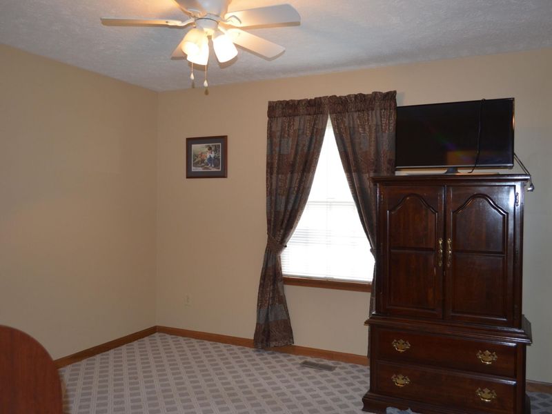 858 Trent Close , Springfield, OH 45503 Photo 13