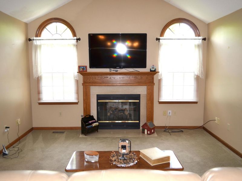 858 Trent Close , Springfield, OH 45503 Photo 2
