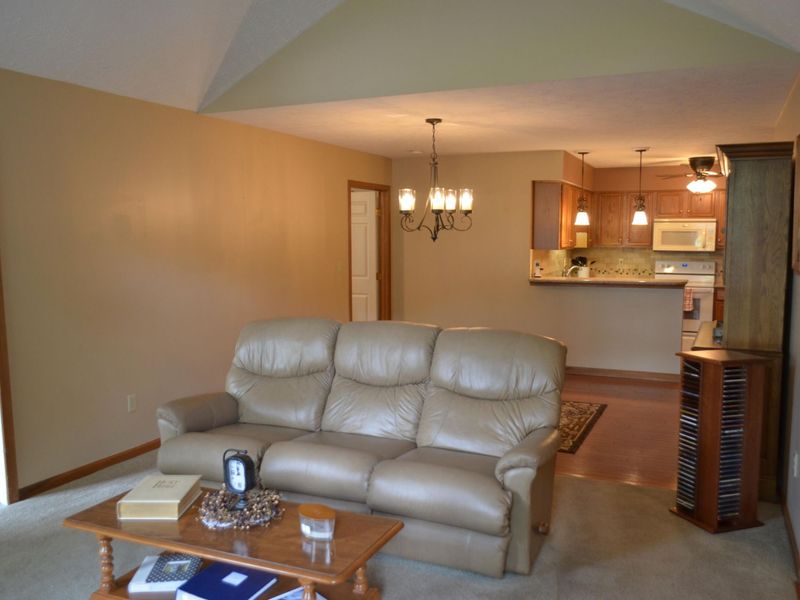 858 Trent Close , Springfield, OH 45503 Photo 3