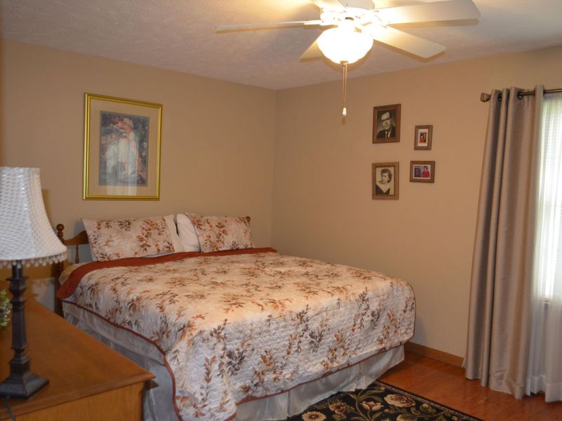 858 Trent Close , Springfield, OH 45503 Photo 9