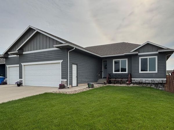 3924 S Faith Ave, Sioux Falls, SD 57110