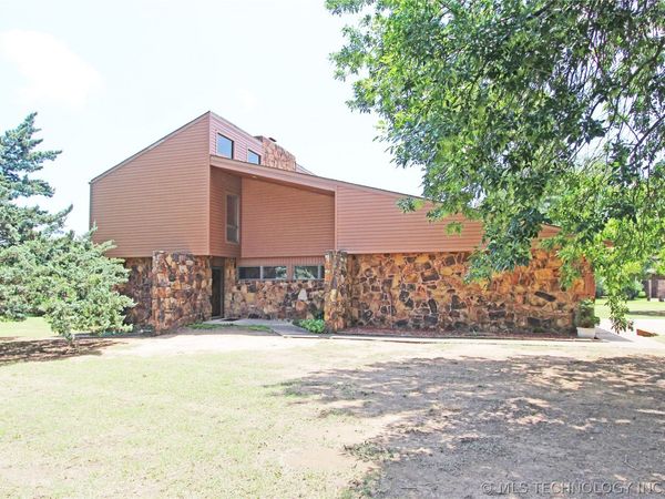 819 W Seminole Avenue , Nowata, OK 74048
