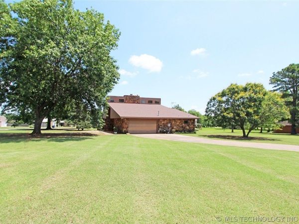 819 W Seminole Avenue, Nowata, OK 74048