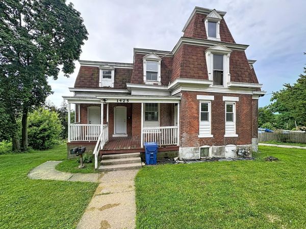 1425 W 10th Street , Davenport, IA 52804