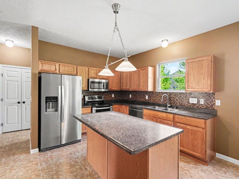 6176 Spires Drive, Miami Twp, OH 45140 Photo 3