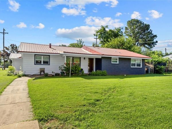 604 SW 3rd Street, Checotah, OK 74426