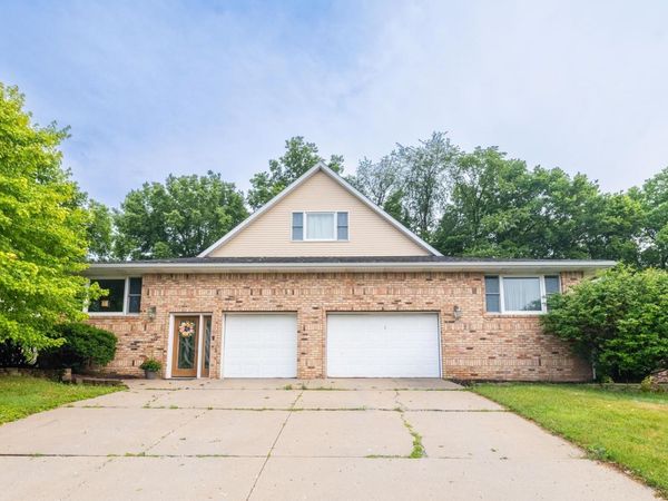 2424 MAYWOOD Avenue, Pekin, IL 61554