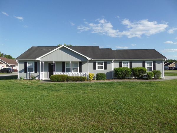 401 Sumrell Way , Hubert, NC 28539