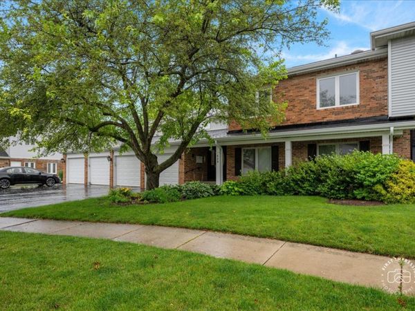 629 Dana Court, Unit B, Naperville, IL 60563