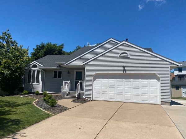 4730 Lockwood Court , Bettendorf, IA 52722