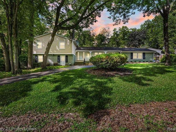 745 Hawthorne Drive , Bloomfield Hills, MI 48304