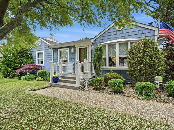 4 Bacon Lane , Babylon, NY 11702
