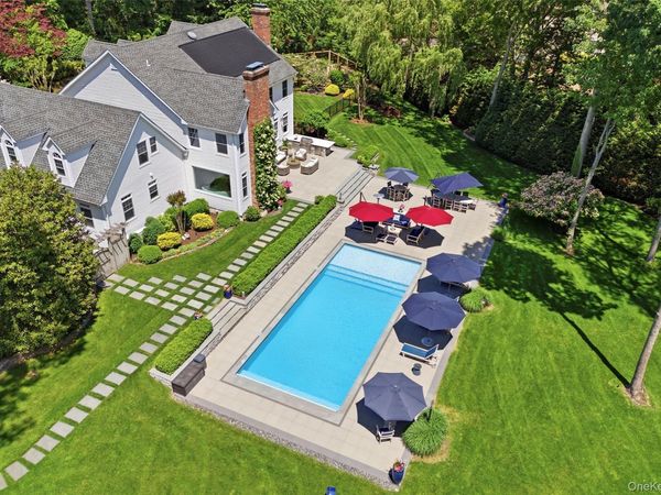 77 Mud Road , Setauket, NY 11733