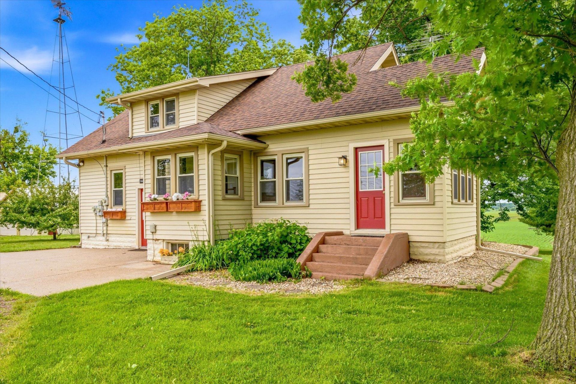4475 409th Avenue NW, Braham, MN 55006