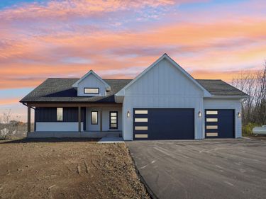 18866 Silo Court, Shafer, MN 55074
