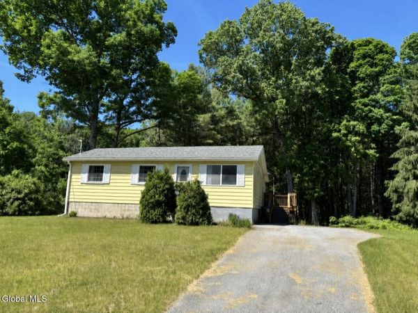 41 Red Oak Lane, Ballston Spa, NY 12020