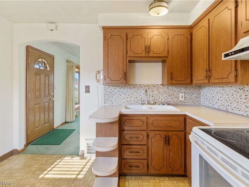 5915 Forest Avenue, Parma, OH 44129 Photo 2