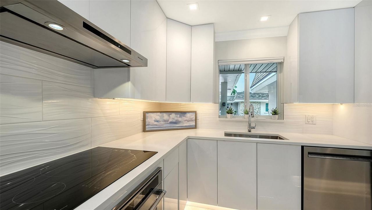 1900 Benjamin Franklin Drive , Unit V11, Sarasota, FL 34236 Photo