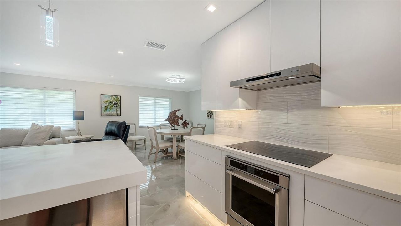 1900 Benjamin Franklin Drive , Unit V11, Sarasota, FL 34236 Photo