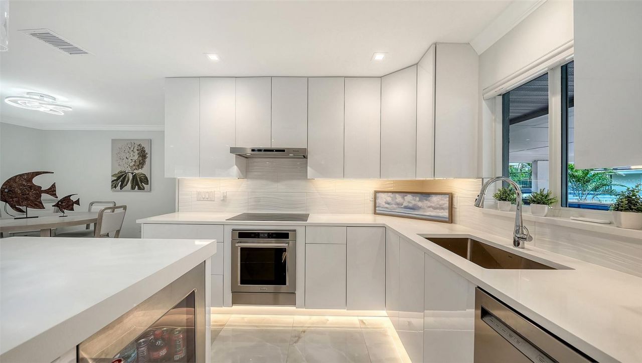 1900 Benjamin Franklin Drive , Unit V11, Sarasota, FL 34236 Photo