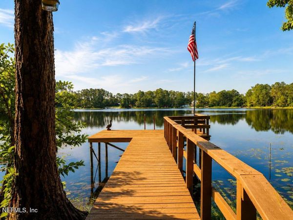 303 RILEY LAKE Drive, Hawthorne, FL 32640